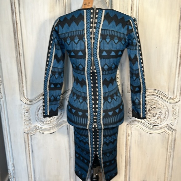 Jealous Tomato Geo Graphic Long Sleeve Deep V Neck Body con Knit Dress Size S - Picture 9 of 11